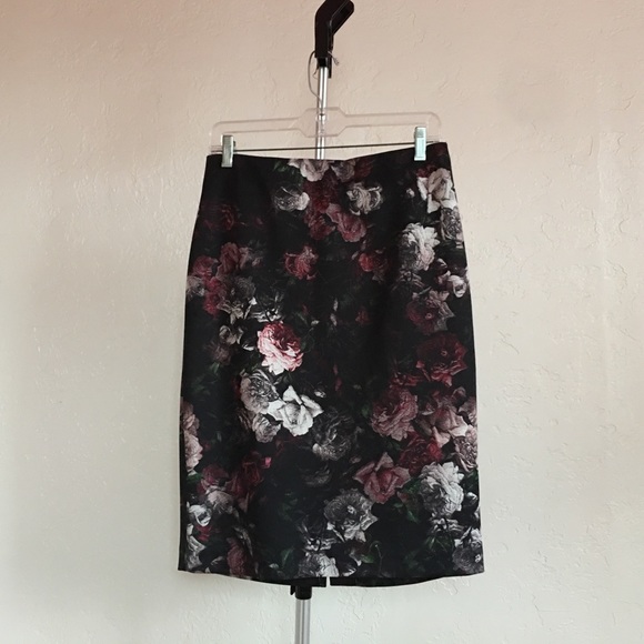 Joseph Ribkoff Dresses & Skirts - Classy Joseph Ribkoff pencil skirt, Sz 10, floral